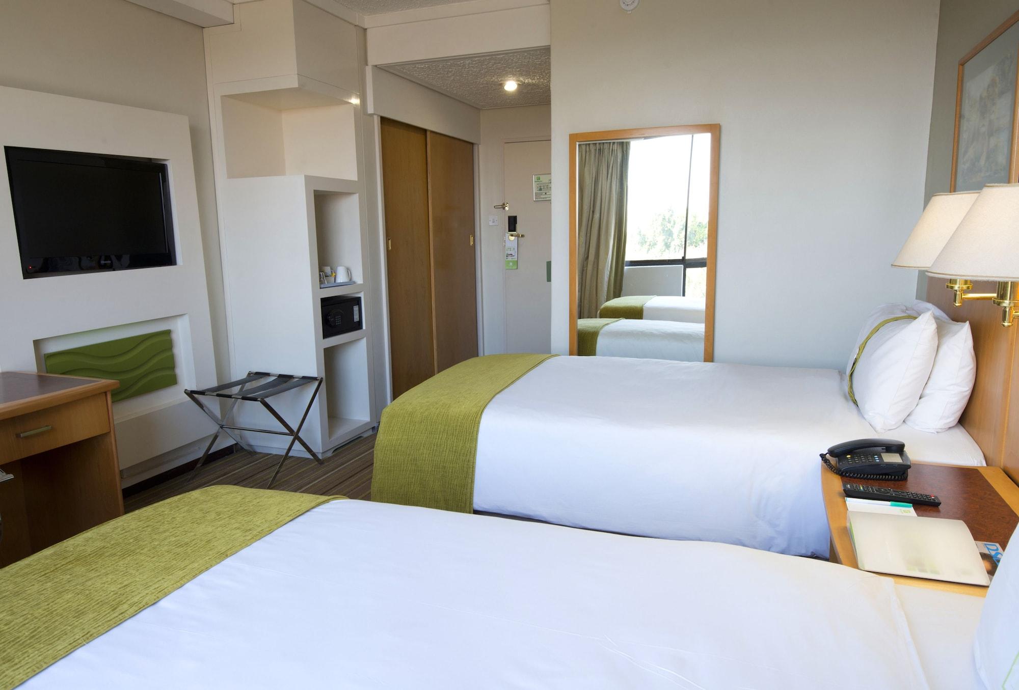 Hotel - By Ihg
